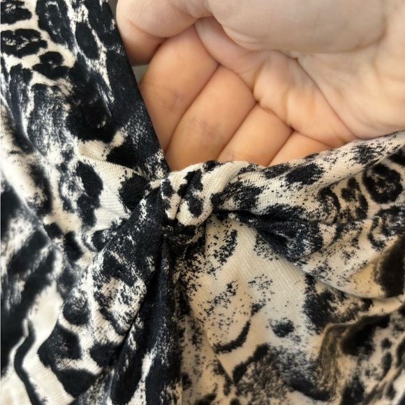 Cache VTG Black and White Animal Print Twist Front Top - Picture 2 of 10